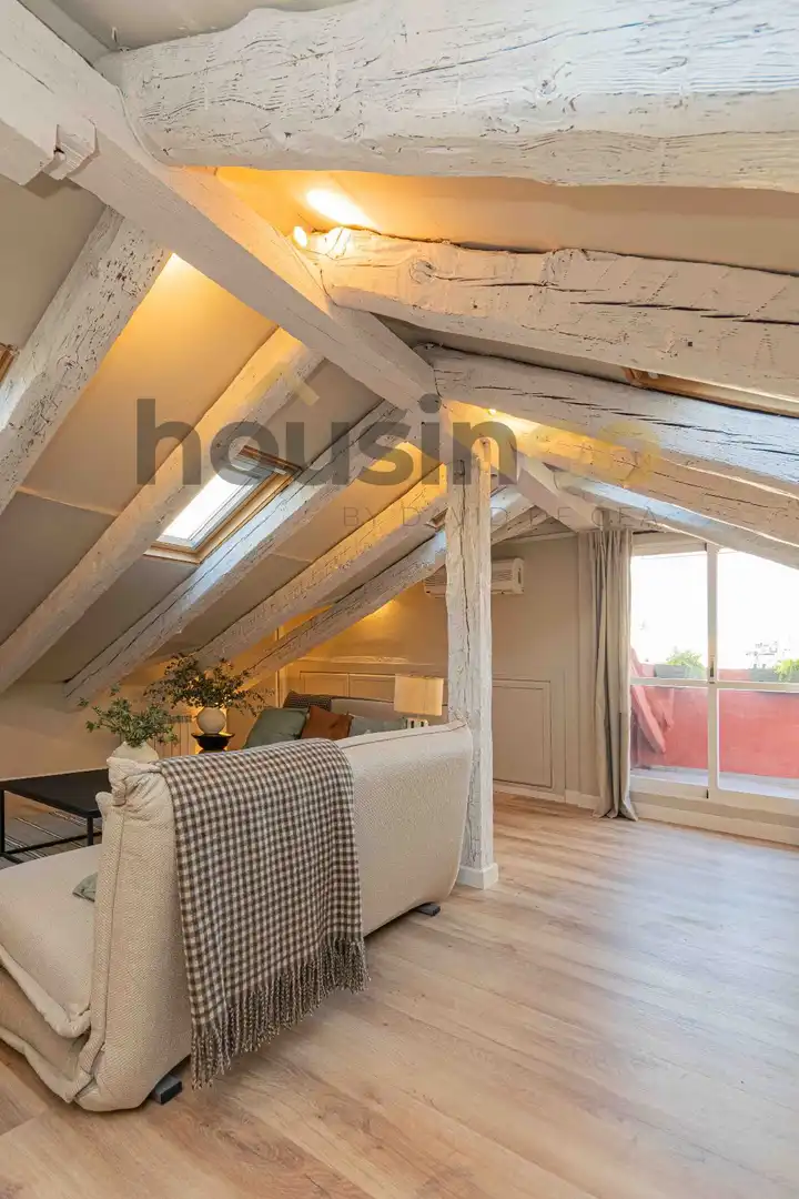 Bedroom of Attic for rent in Madrid  with Air Conditioner, Heating and Parquet flooring