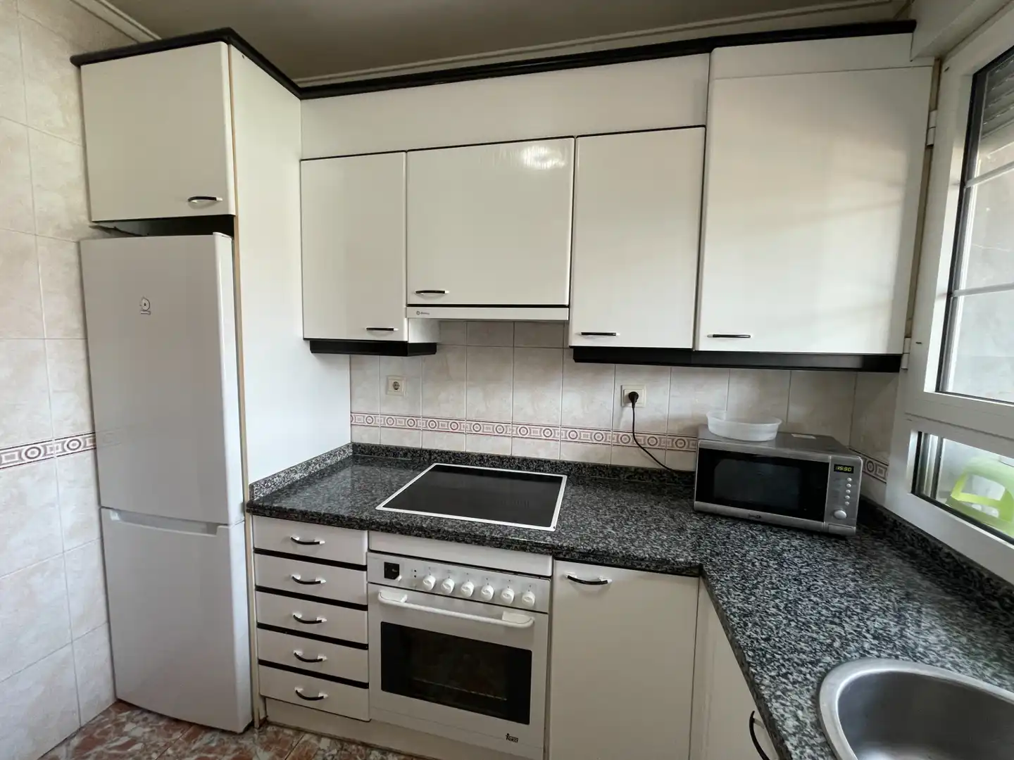 Cuina de Pis en venda en Avilés amb Calefacció, Terrassa i Traster