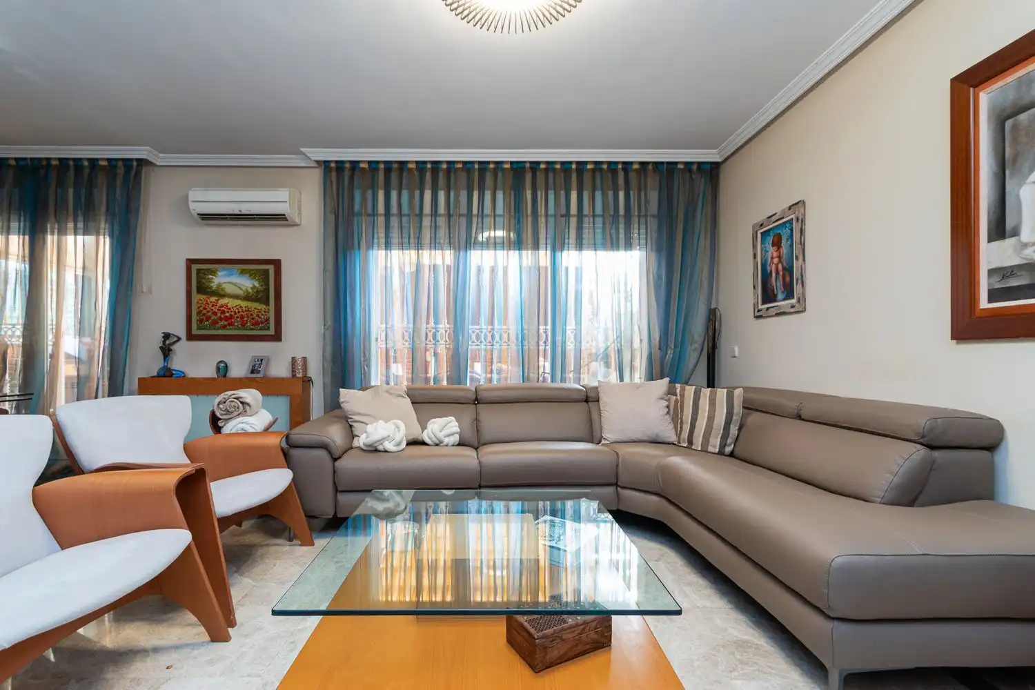 Living room of Houses for sale in Fuenlabrada  with Air Conditioner, Heating and Storage room