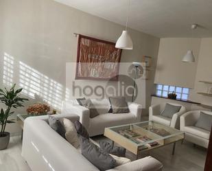 Living room of Flat to rent in  Sevilla Capital  with Air Conditioner, Terrace and Storage room