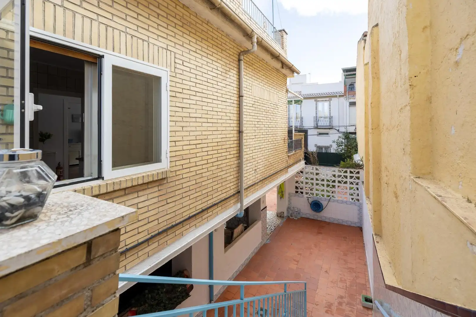 Vista exterior de Casa o xalet en venda en Armilla amb Aire condicionat, Traster i Balcó