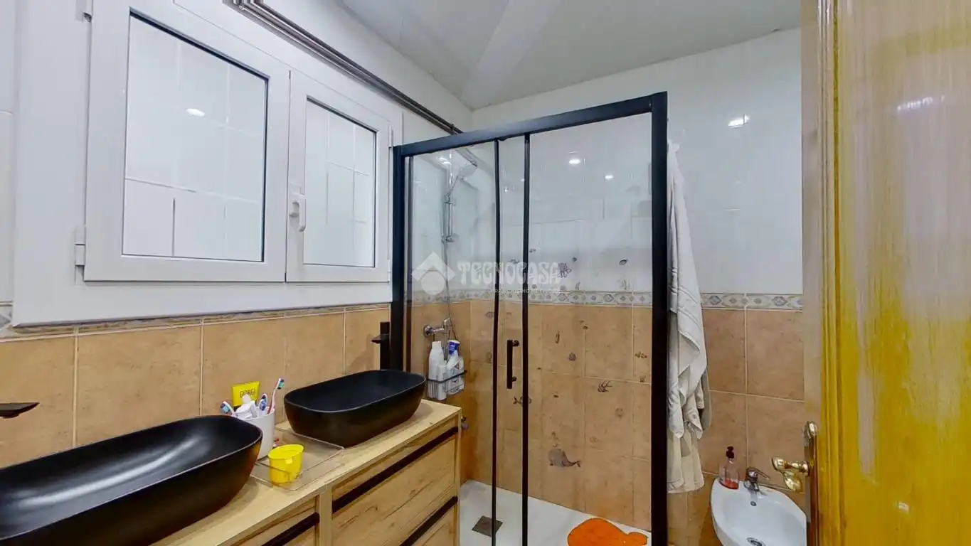 Baño de Piso en venta en Barberà del Vallès con Calefacción y Balcón