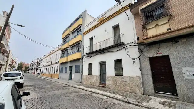 Außenansicht von Einfamilien-Reihenhaus zum Verkauf in Córdoba mit Balkon