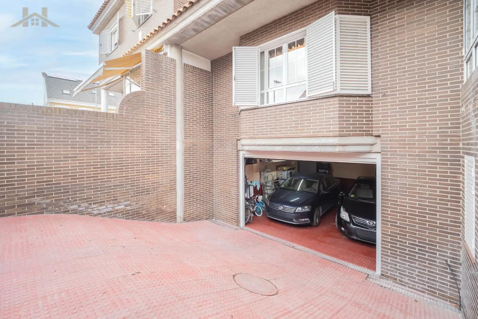 Parking of Detached homes for sale in Torrejón de Ardoz  with Air Conditioner, Heating and Furnished