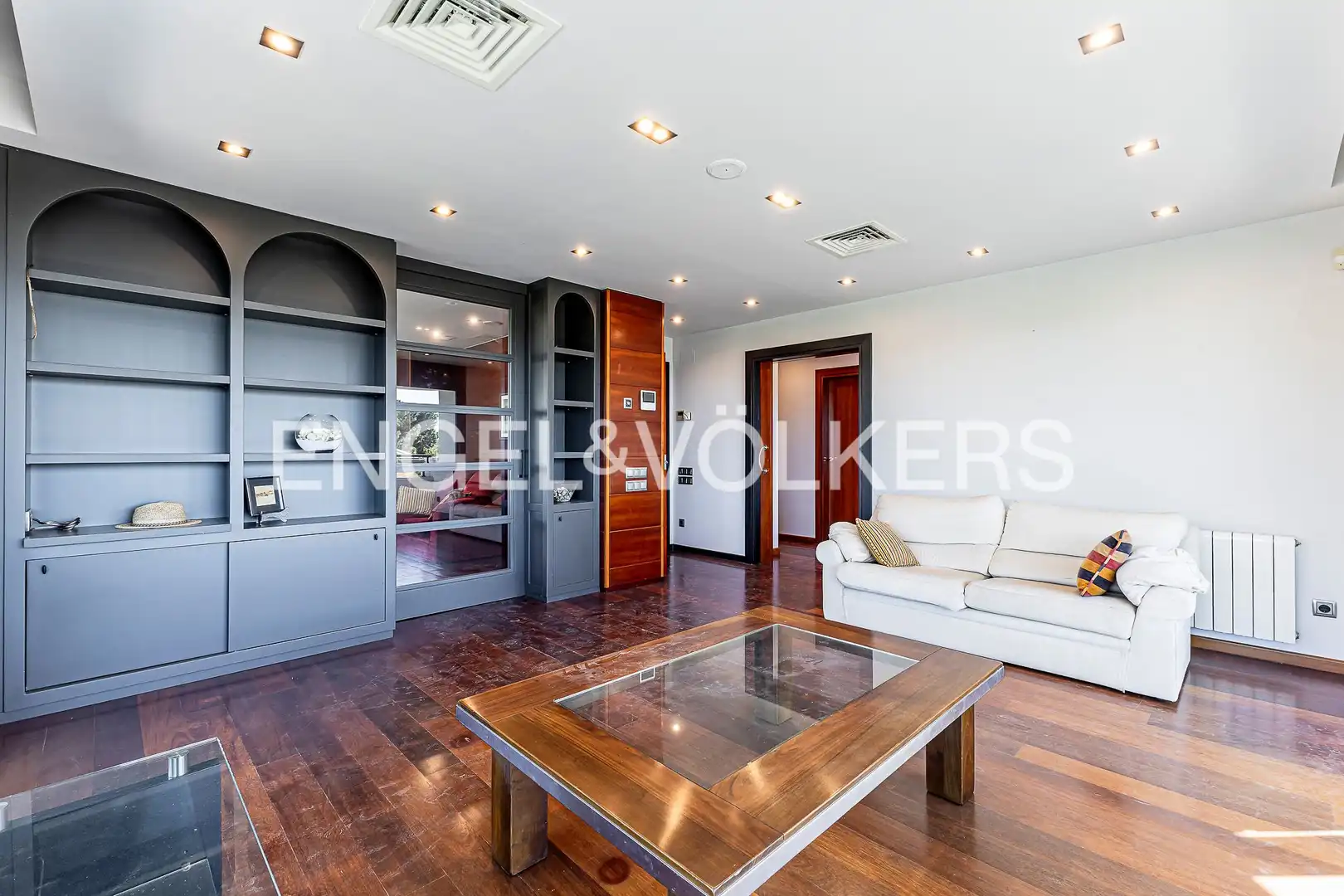 Living room of Houses for sale in Esplugues de Llobregat  with Air Conditioner, Heating and Private garden