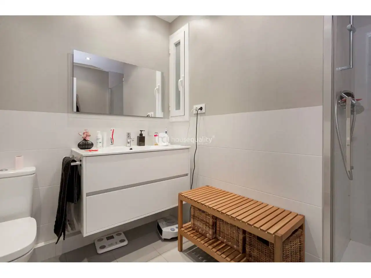 Badezimmer von Wohnung zur Miete in Barcelona mit Parkett und Terrasse