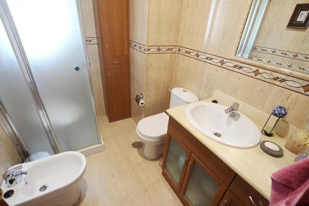 Badezimmer von Wohnung zum Verkauf in Jerez de la Frontera mit Klimaanlage, Parkett und Terrasse