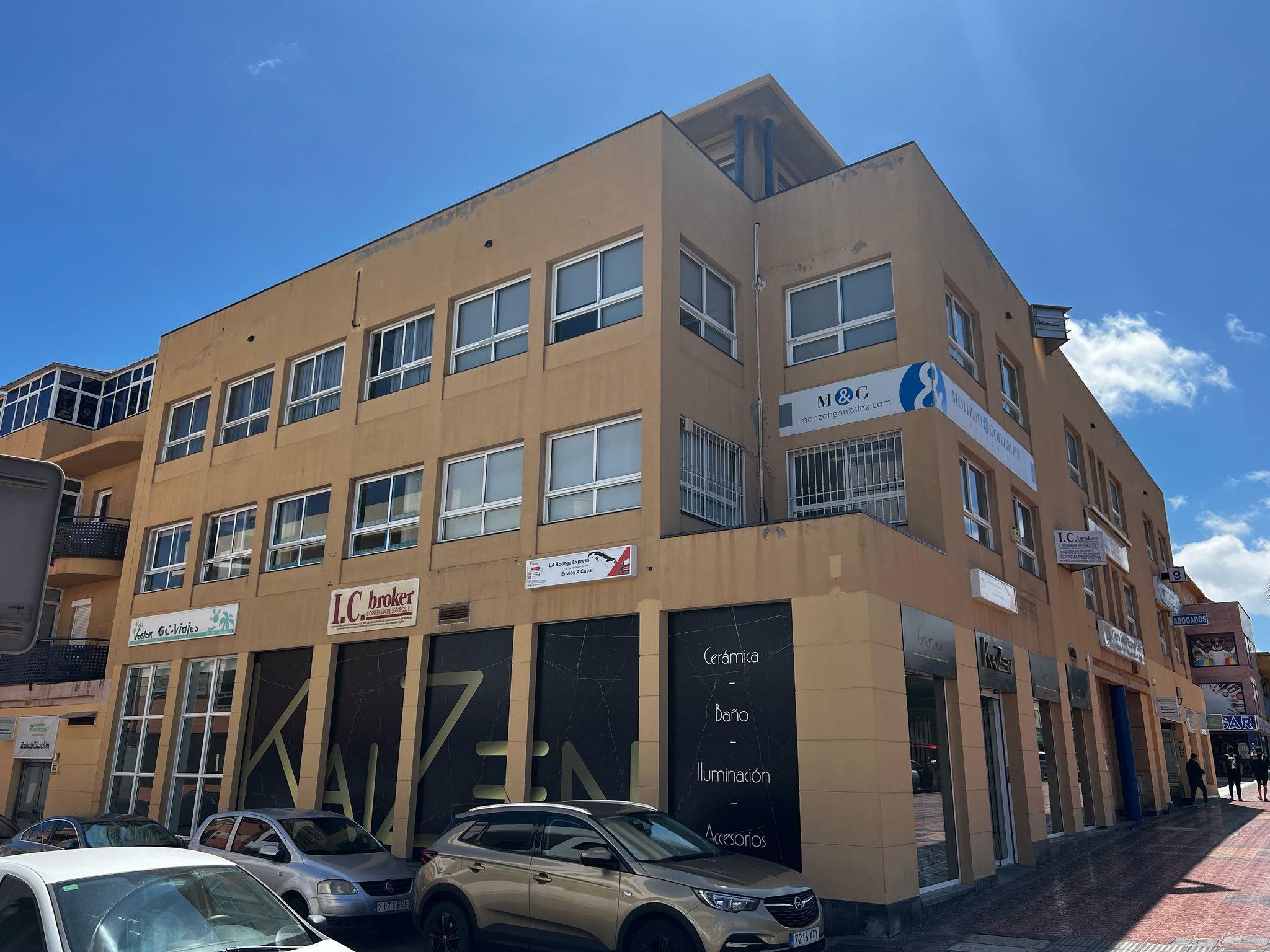 Exterior view of Office for sale in Santa Lucía de Tirajana  with Furnished and Alarm