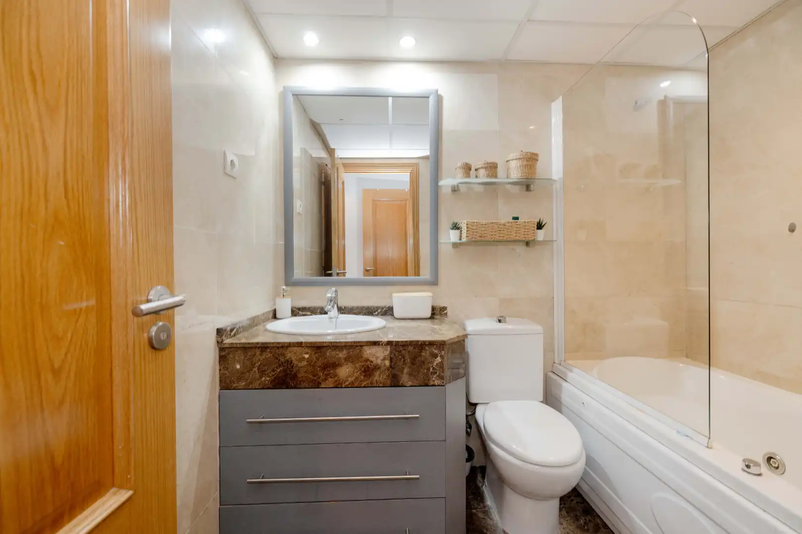 Baño de Piso en venta en Málaga con Aire acondicionado, Calefacción y Terraza