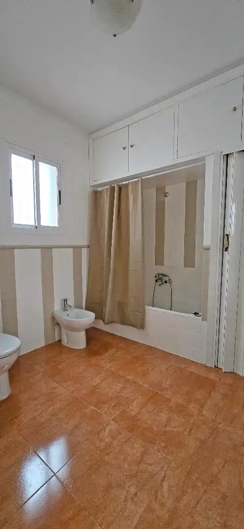 Bathroom of Flat for sale in Miajadas  with Air Conditioner, Heating and Storage room