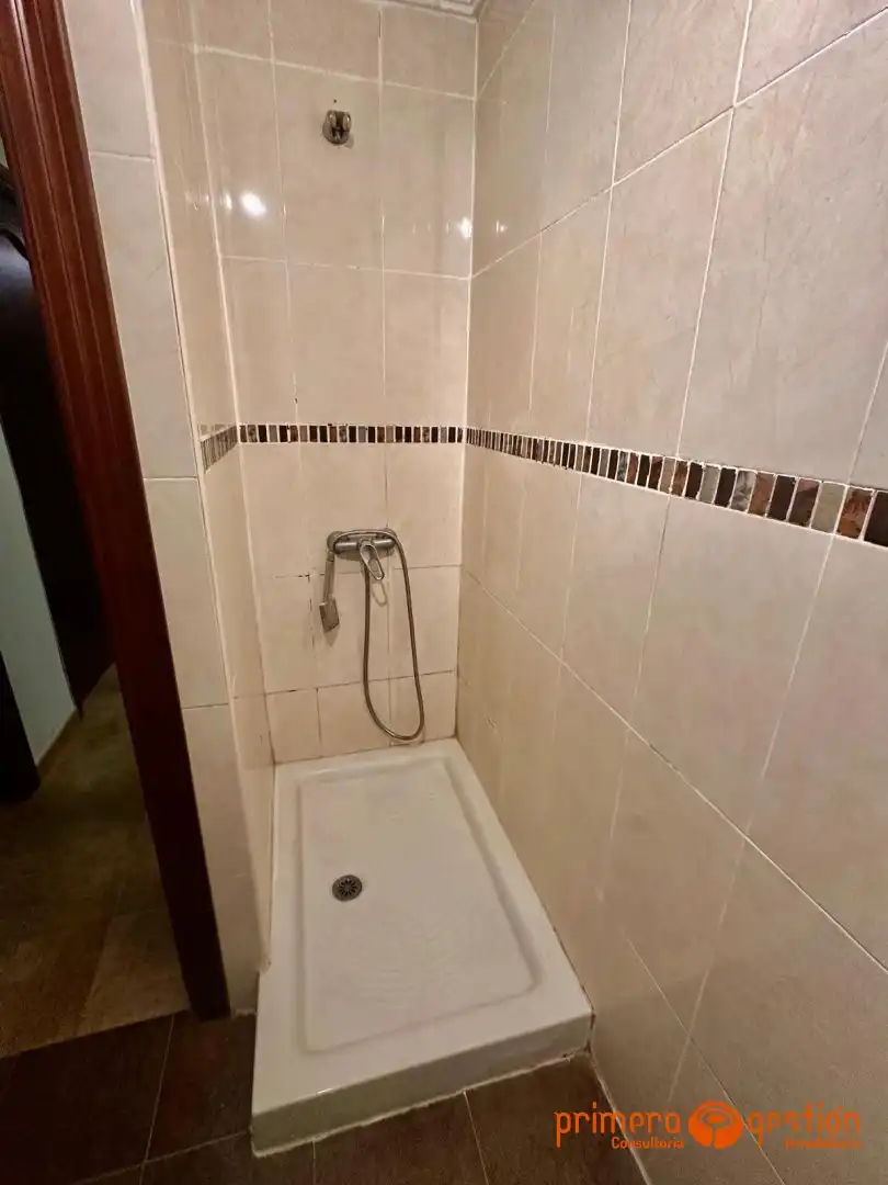 Baño de Piso en venta en Lora del Río con Aire acondicionado y Calefacción