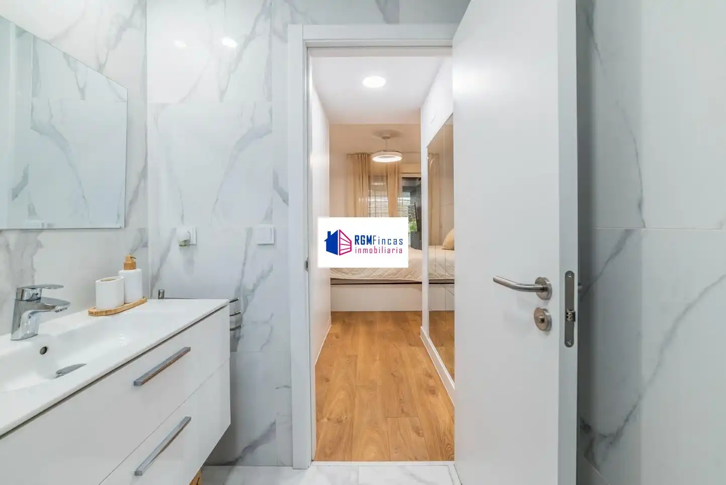 Piso en venta en Sevilla con Aire acondicionado, Calefacción y Jardín privado