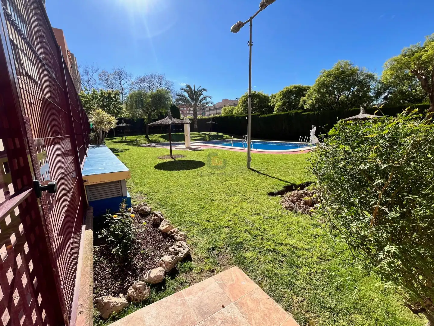 Jardín de Piso en venta en Alicante / Alacant con Jardín privado, Terraza y Piscina comunitaria