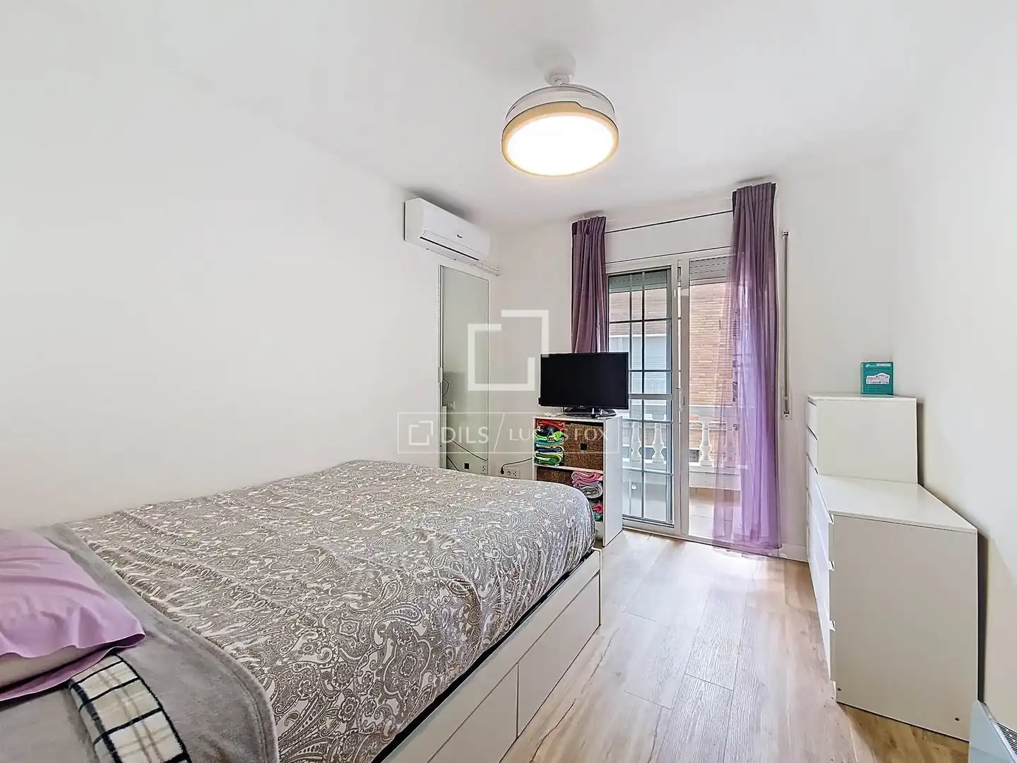 Schlafzimmer von Haus oder Chalet zum Verkauf in Vilanova i la Geltrú mit Klimaanlage, Heizung und Parkett