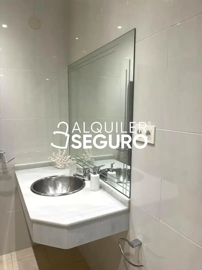 Baño de Piso de alquiler en Langreo con Calefacción, Trastero y Amueblado