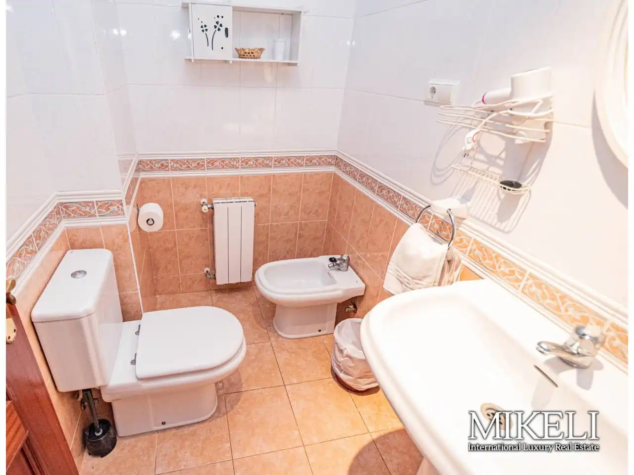 Commercial properties for sale in Paseo MUELLE, Comillas (Cantabria)