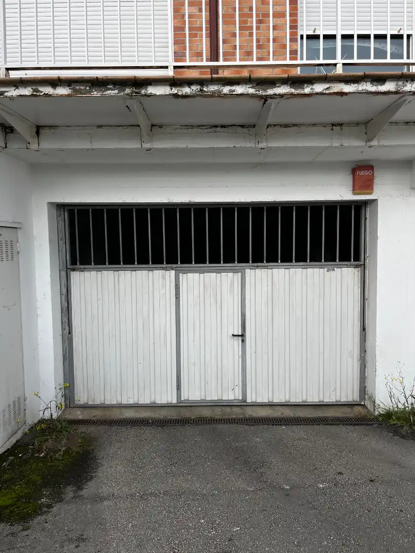 Vista exterior de Casa adosada en venta en Torrelavega  con Calefacción, Terraza y Trastero