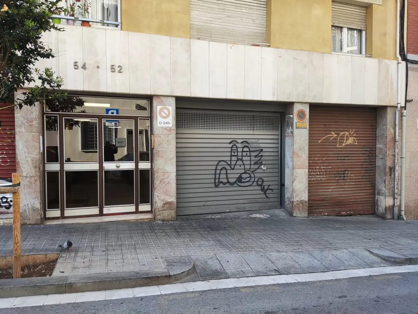 Vista exterior de Garatge en venda en Barcelona