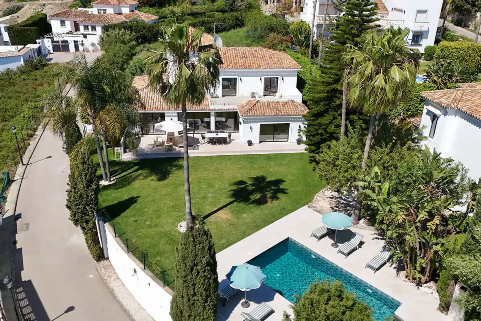 Vista exterior de Casa o chalet en venta en Benahavís con Terraza