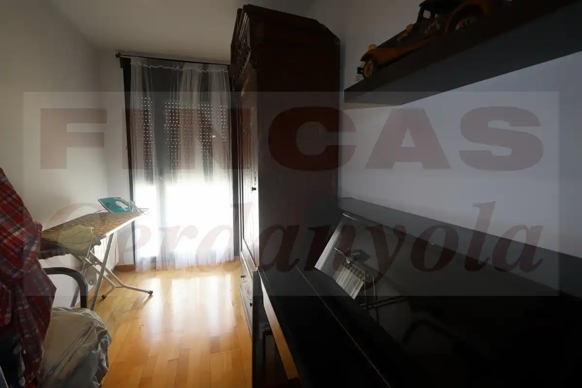Dormitori de Casa adosada en venda en Cerdanyola del Vallès amb Aire condicionat, Calefacció i Terrassa