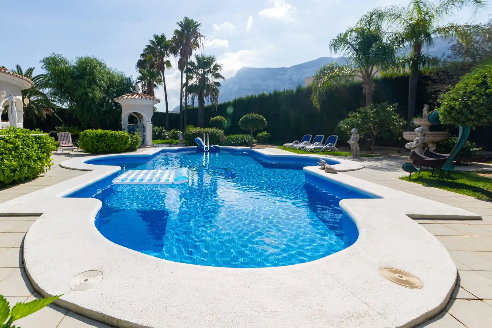 Swimming pool of Houses for sale in Dénia  with Air Conditioner, Heating and Private garden