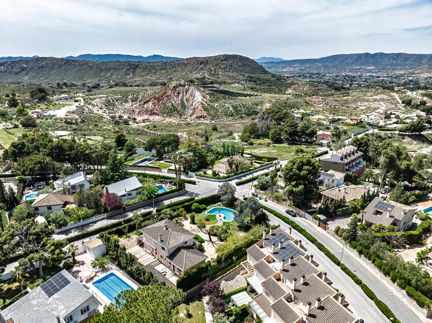Vista exterior de Casa o xalet en venda en Petrer amb Aire condicionat, Piscina i Alarma