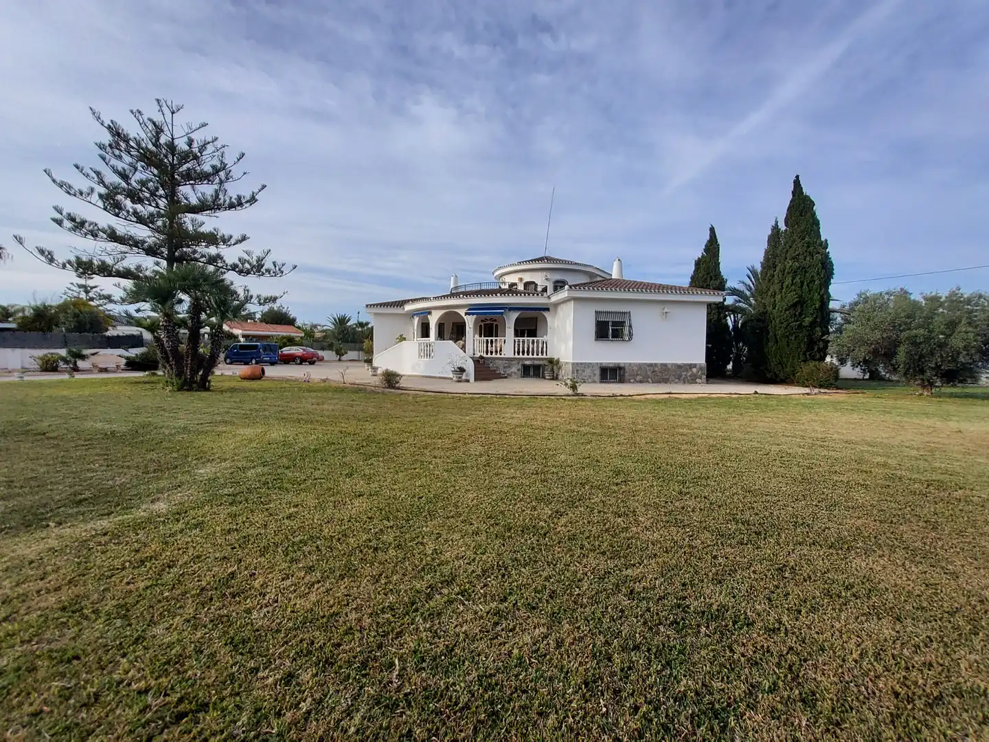 Vista exterior de Casa o xalet en venda en San Vicente del Raspeig / Sant Vicent del Raspeig amb Aire condicionat, Calefacció i Jardí privat