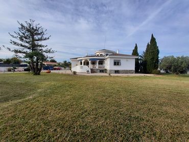 Casa amb balcó en venda a Sol y Luz