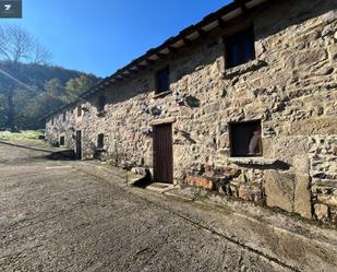 Vista exterior de Finca rústica en venda en Vega de Pas amb Calefacció, Jardí privat i Terrassa