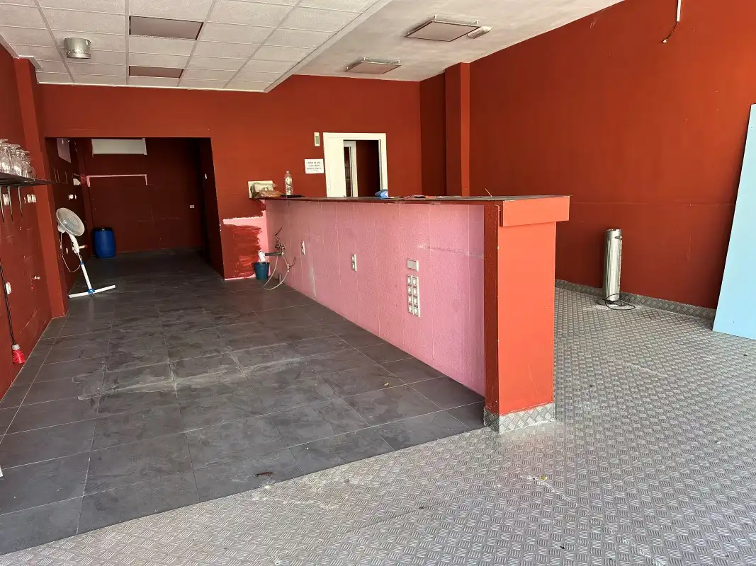 Local de alquiler en Gandia con Terraza y Alarma