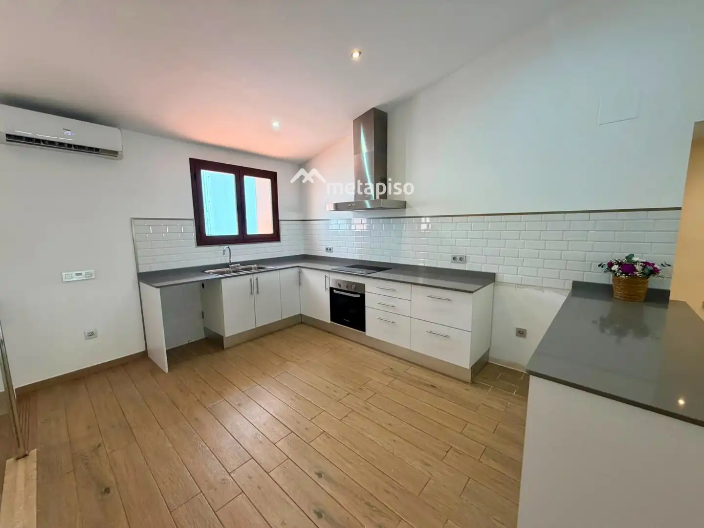 Kitchen of Flat for sale in El Vendrell  with Air Conditioner, Heating and Terrace