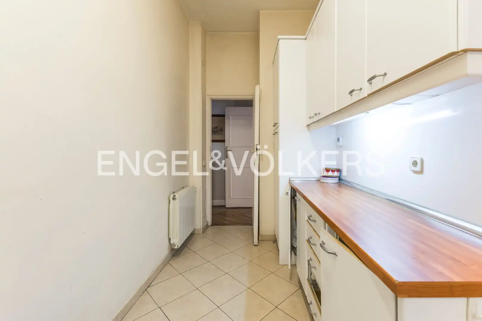 Kitchen of Flat for sale in Madrid  with Air Conditioner, Heating and Storage room