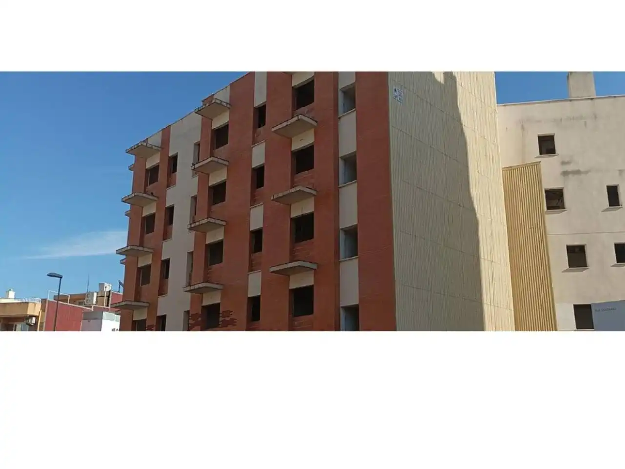 Vista exterior de Edifici en venda en La Ràpita