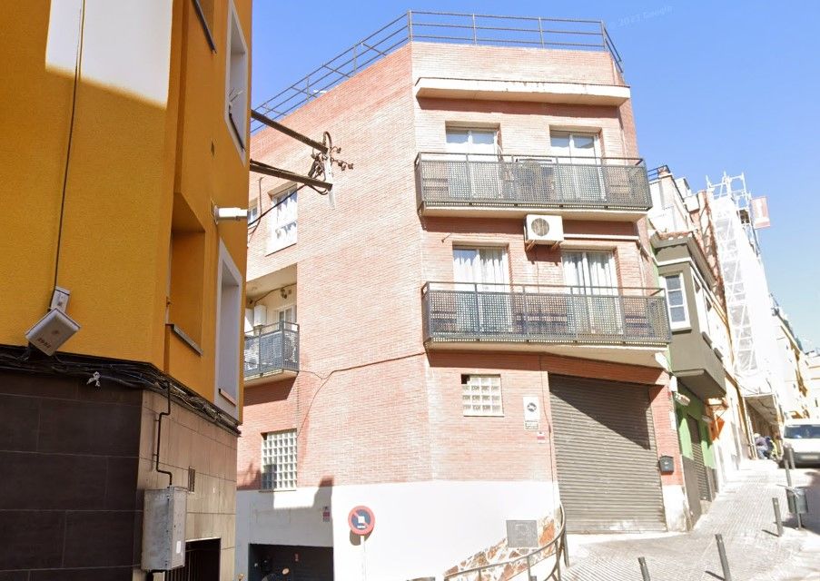 Vista exterior de Edifici en venda en Santa Coloma de Gramenet