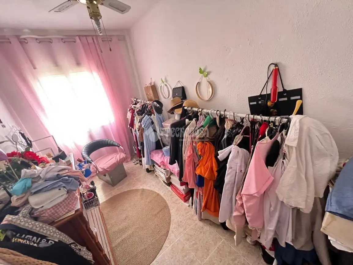 Dormitori de Pis en venda en Dos Hermanas amb Aire condicionat