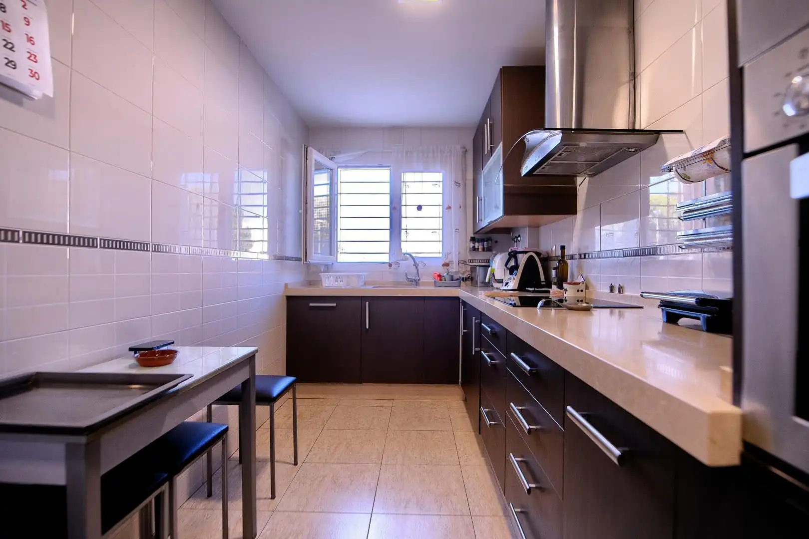 Küche von Erdgeschoss zum Verkauf in Puerto Real mit Klimaanlage und Balkon