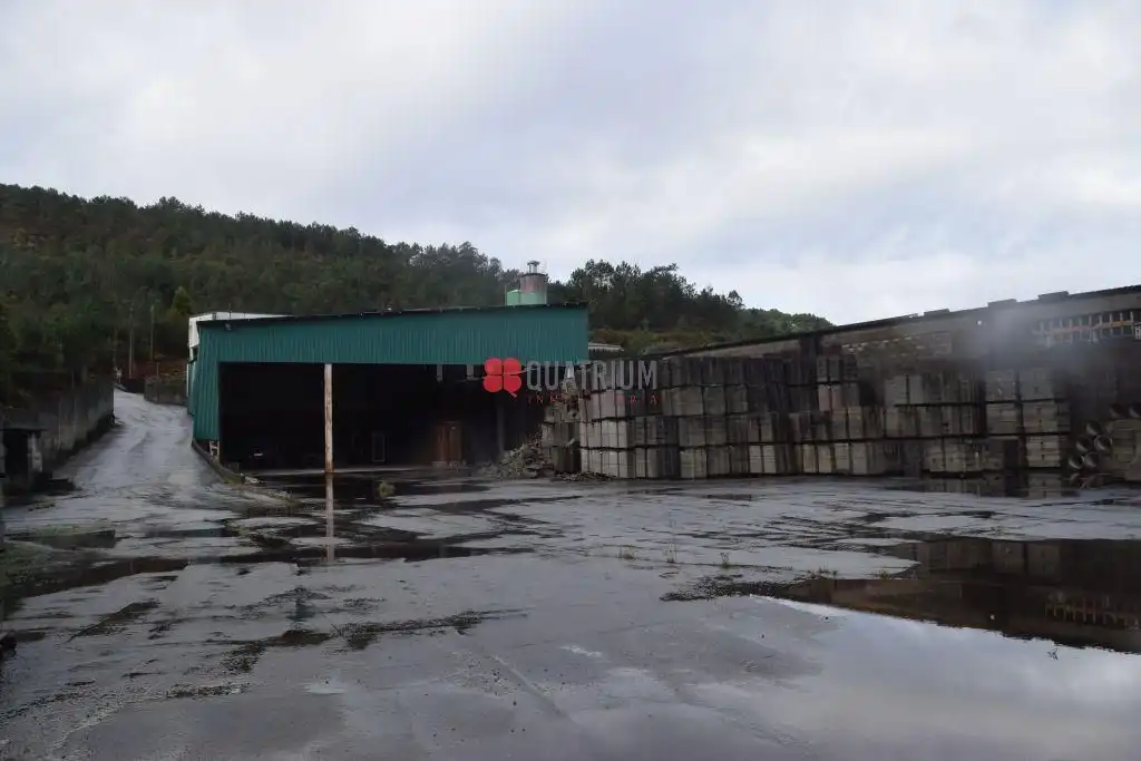 Exterior view of Industrial buildings for sale in Vimianzo