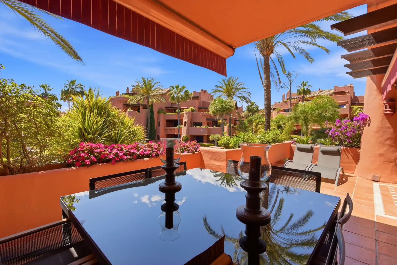 Terrasse von Wohnungen zum Verkauf in Estepona mit Klimaanlage, Heizung und Terrasse