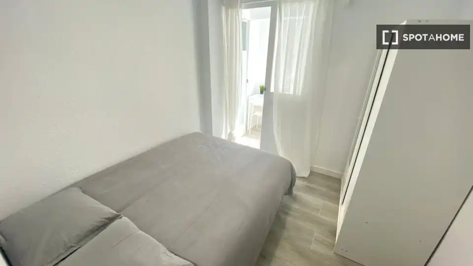 Bedroom of Flat for rent in Madrid  with Air Conditioner, Heating and Furnished