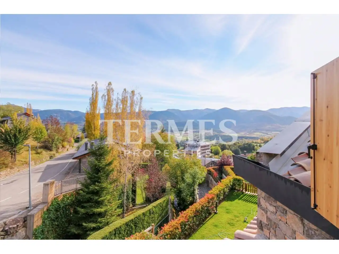 Vista exterior de Casa adosada de lloguer en Prullans amb Calefacció, Jardí privat i Parquet