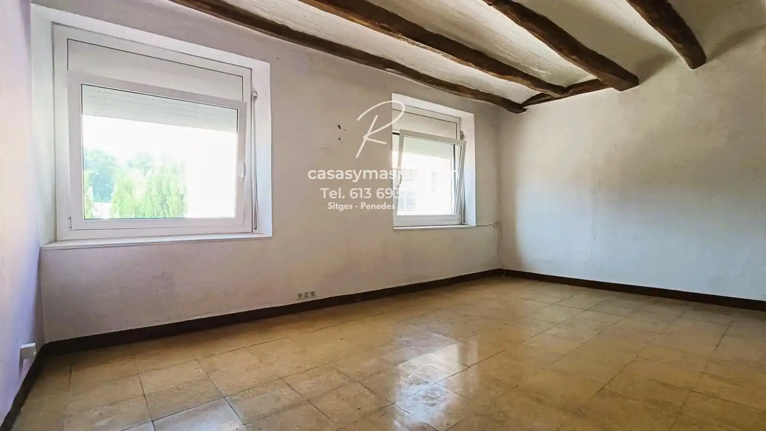 Sala de estar de Casa adosada en venta en Torrelavit con Jardín privado, Terraza y Trastero