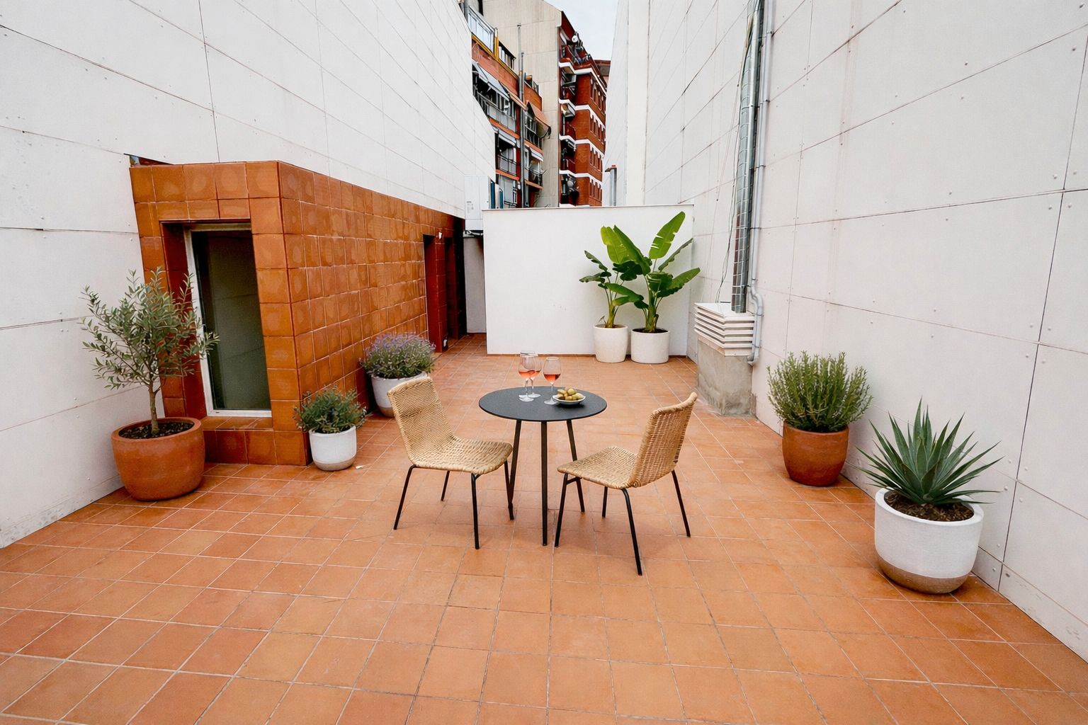 Carrer de Violant d'Hongria Reina d'Aragó, 69, Sants