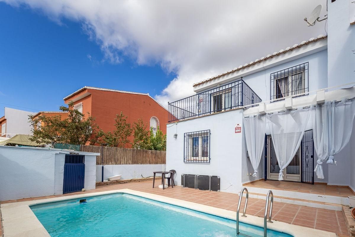 Casa o xalet en venda a Calle HELLA, 8, Jun