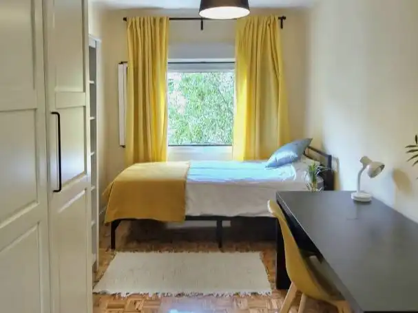 Habitación de Piso para compartir en Madrid con Calefacción, Parquet y Amueblado