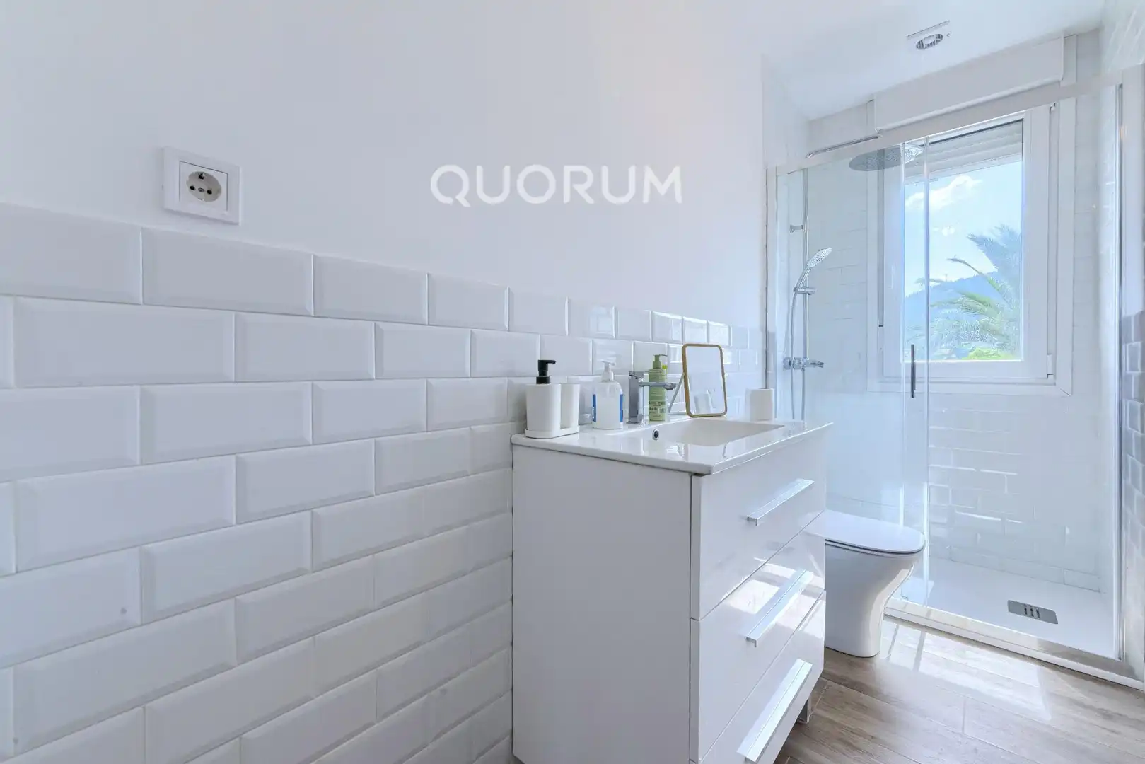 Badezimmer von Wohnung zum Verkauf in Arrigorriaga mit Parkett und Balkon