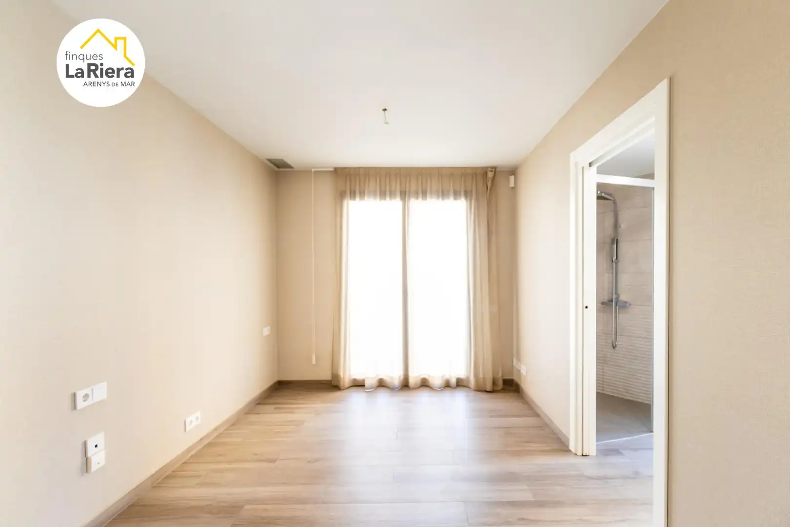 Habitación de Dúplex en venta en Arenys de Mar con Aire acondicionado, Calefacción y Terraza