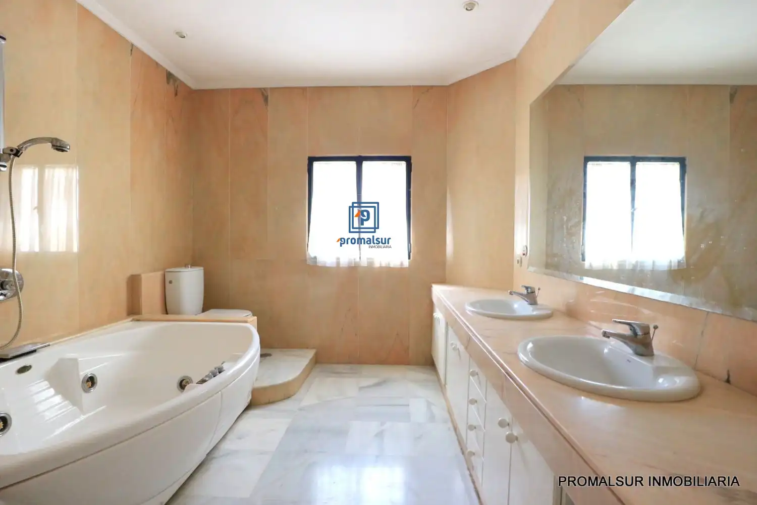 Baño de Casa o chalet en venta en Puente Genil con Terraza, Trastero y Piscina