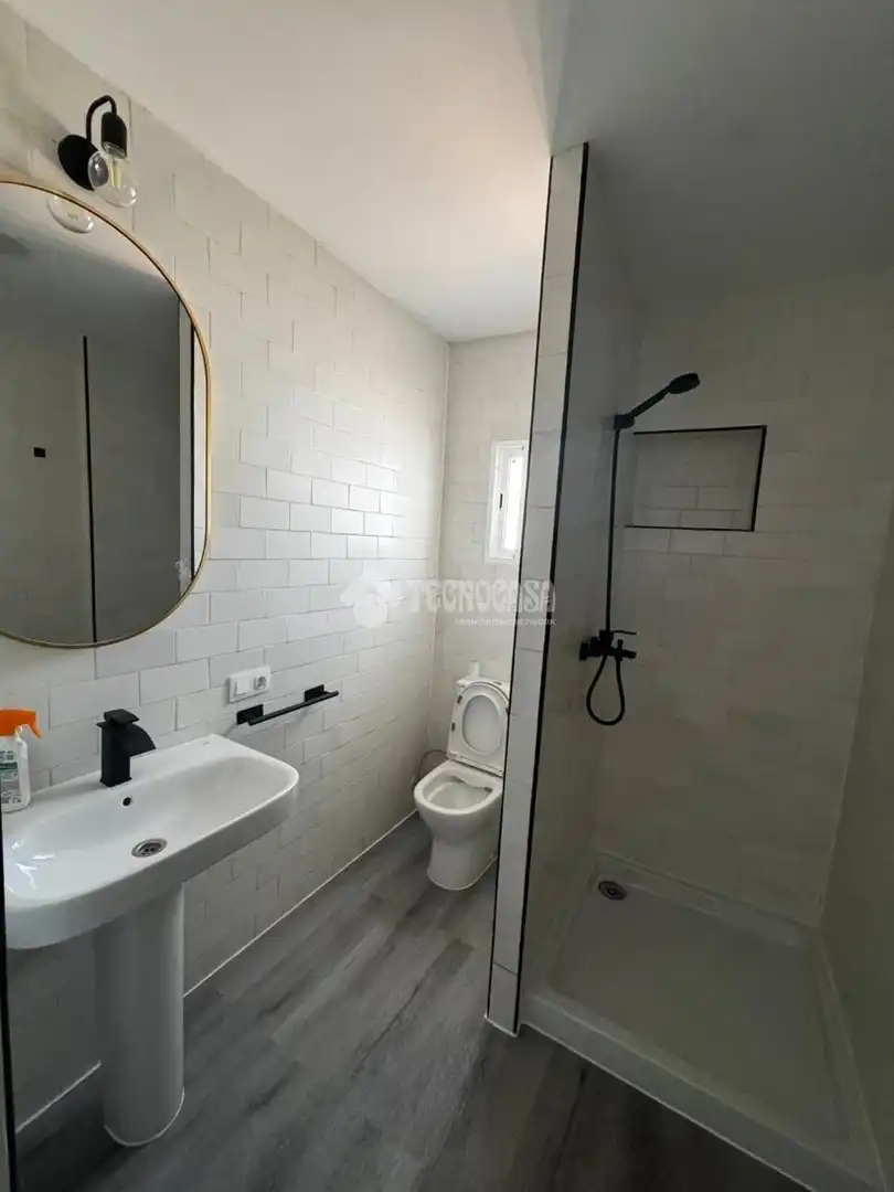 Baño de Casa o chalet de alquiler en La Rinconada con Aire acondicionado, Terraza y Balcón
