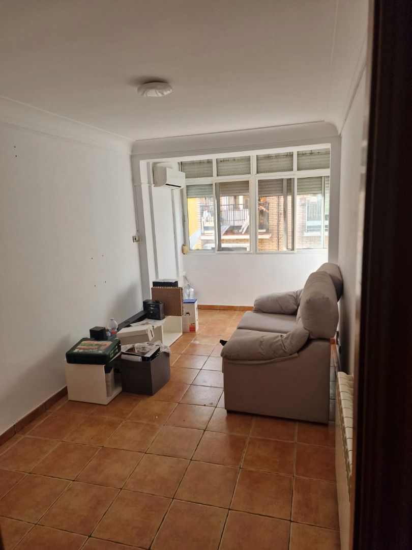 Living room of Flat to rent in  Zaragoza Capital  with Heating, Furnished and Oven