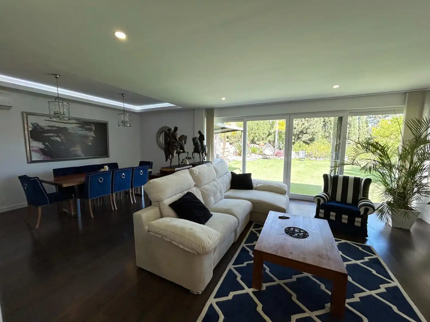 Sala de estar de Casa o chalet en venta en Coín con Aire acondicionado, Calefacción y Jardín privado